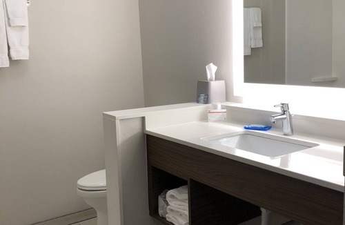 Broomfield Hotel | Holiday Inn Express and Suites Broomfield by IHG