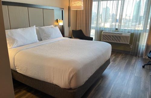 Hunters Point Hotel | Holiday Inn Express Long Island City E - New York by IHG