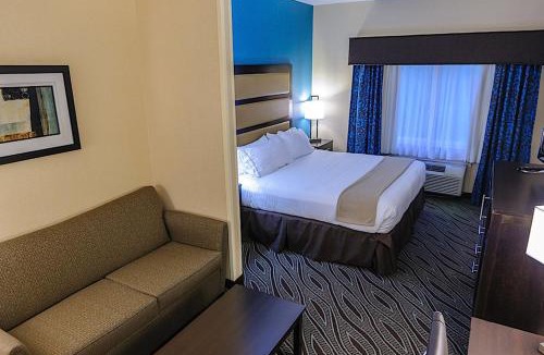 Ludlow Hotel | Holiday Inn Express - Ludlow - Chicopee Area by IHG