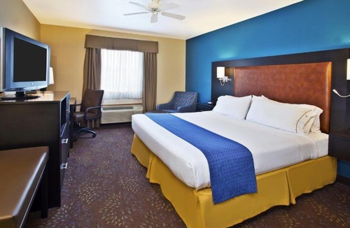Mackinaw City Hotel | Holiday Inn Express Mackinaw City by IHG