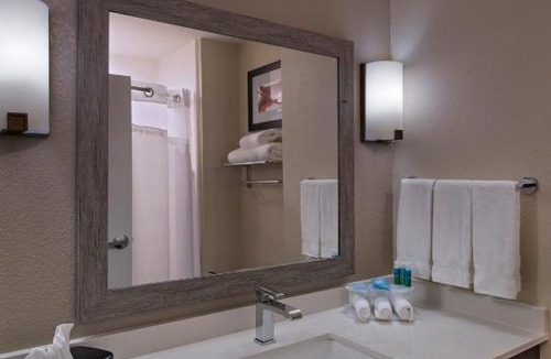 Rock Harbour Hotel | Holiday Inn Express & Suites Austin NW - Four Points by IHG