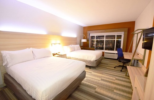 Perrysburg Hotel | Holiday Inn Express & Suites Toledo South - Perrysburg by IHG