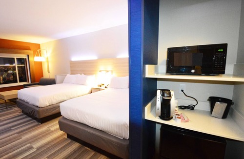 Perrysburg Hotel | Holiday Inn Express & Suites Toledo South - Perrysburg by IHG