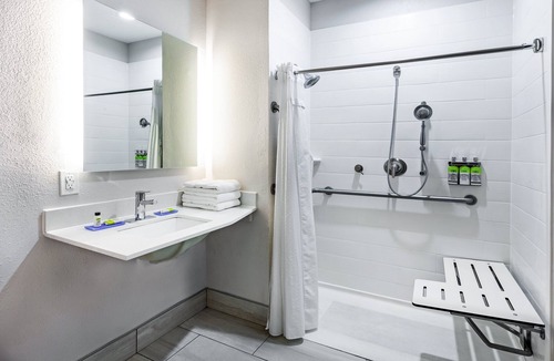 Port Lavaca Hotel | Holiday Inn Express & Suites Port Lavaca by IHG