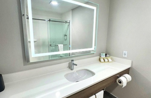 Saint Joseph Hotel | Holiday Inn Express & Suites St Joseph by IHG