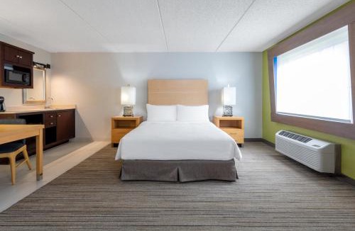 Wheat Ridge Hotel | Holiday Inn Express & Suites Wheat Ridge-Denver West by IHG