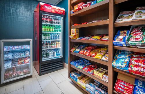 Rocky Mount Hotel | Holiday Inn Express & Suites Rocky Mount Smith Mountain Lake by IHG