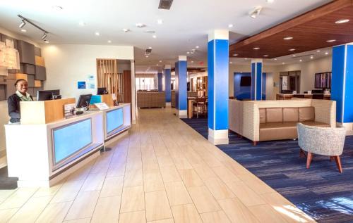 Commerce Hotel | Holiday Inn Express & Suites - Commerce by IHG