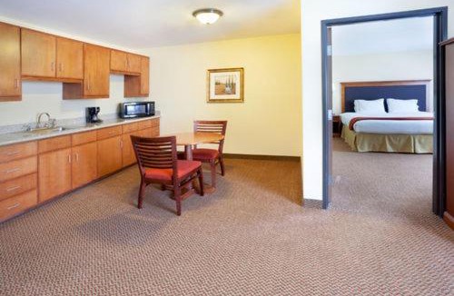 Laredo Hotel | Holiday Inn Express & Suites - Laredo-Event Center Area by IHG