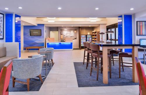 Selma Hotel | Holiday Inn Express & Suites Selma by IHG