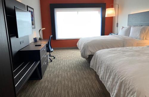 Chambers Heights Hotel | Holiday Inn Express & Suites - Aurora Medical Campus by IHG
