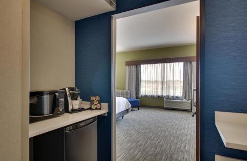 Findlay Hotel | Holiday Inn Express & Suites Findlay North by IHG