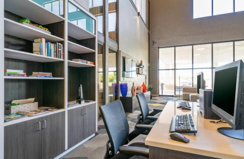 Morgantown Hotel | Holiday Inn Morgantown - Reading Area by IHG
