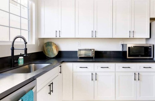 North Hollywood House | Hollywoodland Suite Built in Exquisite Contemporary Style