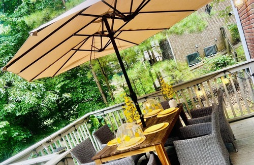 McCalla House | Home away from home! 2 mins to Million dollar Lake. Short distance 2 game time!