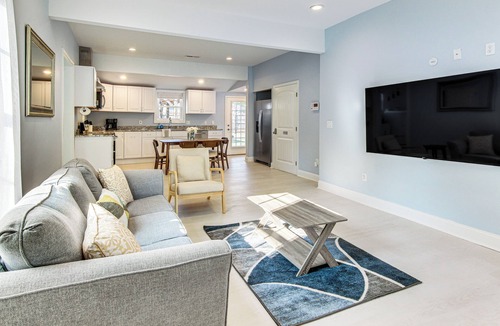 Parker House | Home w/Private Yard - Walk to Swamp Rabbit Trail