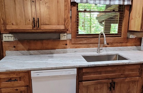 Gatlinburg Cabin | Honeymoon Cabin, Very Secluded, Very Romantic, Arcade, FREE Daily Bear Sightings