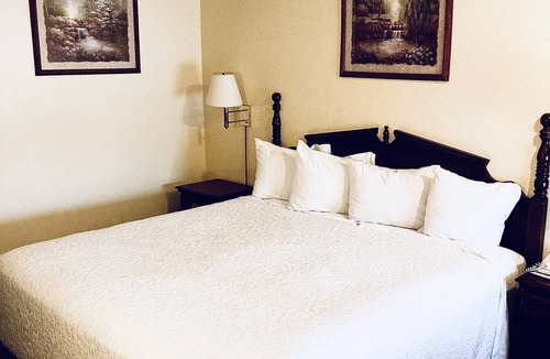 Mountain View Hotel | Honeysuckle Inn - Mountain View
