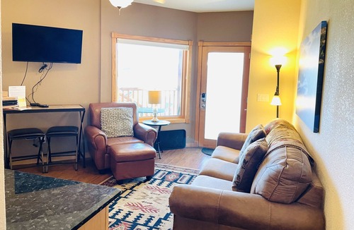 Estes Park Condo | Horsetooth Peak 26C - 1 Br Condo - Jetted Bathtub - Lake/Mountain Views!