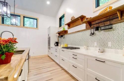Hot Springs House | Hot Springs: 2 Cabins Waterfall & Mountain Views