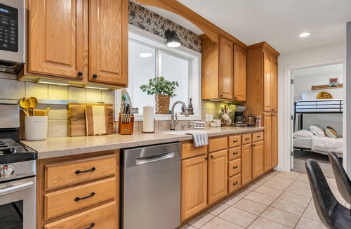 Midvale House | Hot Tub, Fire Pit and Barrel Sauna, and one left turn to worlds best skiing!