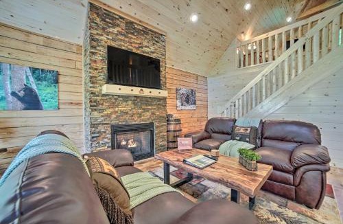 White Oak Lodge House | Hot Tub, Pool Access and Fire Pit Gatlinburg Cabin
