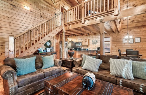 White Oak Lodge House | Hot Tub - Pool Table- Arcade Machine - Easy flat roads