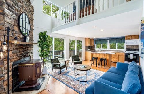 Ridgeway House | Hot Tub, Wraparound Deck, & WiFi at Chalet Cabin