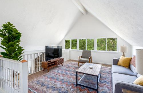 Ridgeway House | Hot Tub, Wraparound Deck, & WiFi at Chalet Cabin
