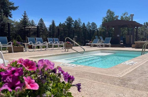 Cloudcroft Hotel | Hotel ∙ 2 bedrooms ∙ 4 guests