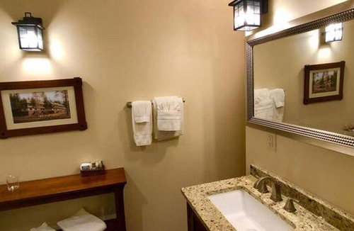 Cloudcroft Hotel | Hotel ∙ 2 bedrooms ∙ 4 guests