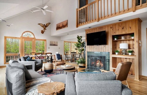 Berkeley Springs House | House ∙ 5 bedrooms ∙ 13 guests
