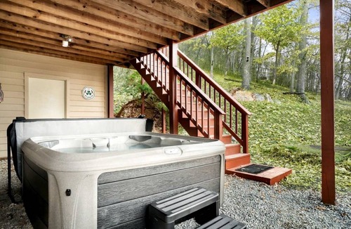 Berkeley Springs House | House ∙ 5 bedrooms ∙ 13 guests