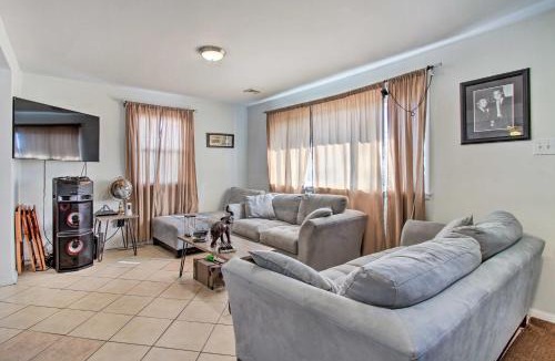 Bellmawr House | House with Pellet Smoker and Grill, 1 Mi to Lake!
