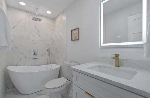 Milwood House | Howdy! Modern stay in Austin
