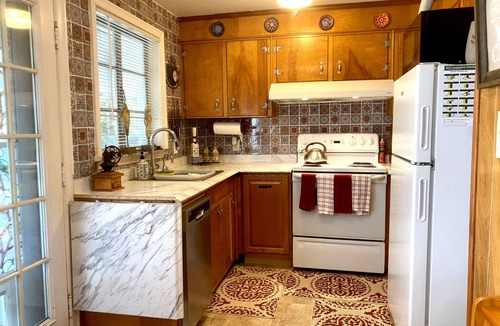 Midtown House | Huge backyard nClose to DowntownnQuiet neighborhood nn