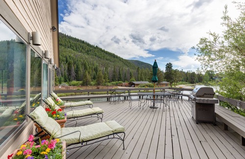 Lakeside Village Condo | Huge, Comfy Condo with Panoramic Views in the Middle of Keystone Fun!