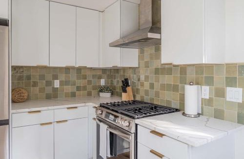 Rosendale House | Huge Modern Chalet on Trestle Trail New Paltz & Rosendale