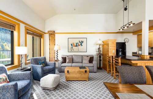 Mountain House Condo | Huge Slopeside Penthouse/3 Minute Walk to Lifts/Hot Tub Access
