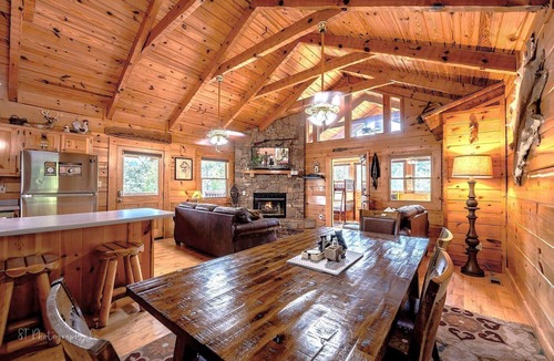 Wears Valley Cabin | Hunter Jack's: Free Attraction Tickets, Hot Tub & Mountain Views From Every Window