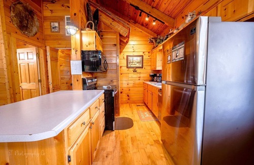 Wears Valley Cabin | Hunter Jack's: Free Attraction Tickets, Hot Tub & Mountain Views From Every Window
