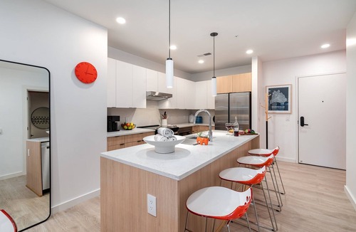 The Gulch House | Hyve-Retro Modern-Full Gym-Walk to Broadway