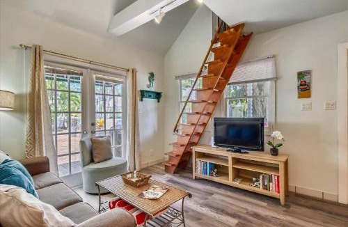 Old Town House | Ibis by AvantStay Close to Duval Street w Shared Pool Month Long Stays Only