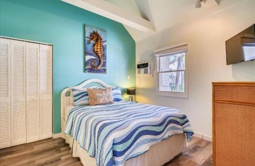 Old Town House | Ibis by AvantStay Close to Duval Street w Shared Pool Month Long Stays Only