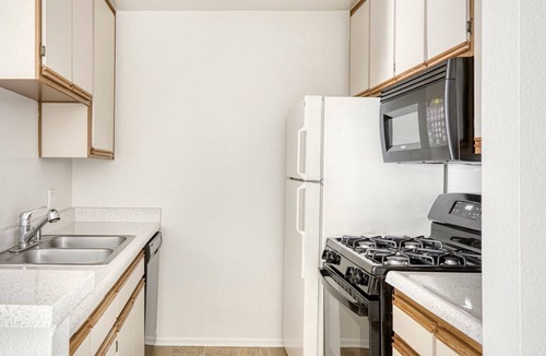 Los Feliz Apartment | Ideal Glendale 1BR w/ Gym, Pool & W/D, near Americana Mall, by Blueground