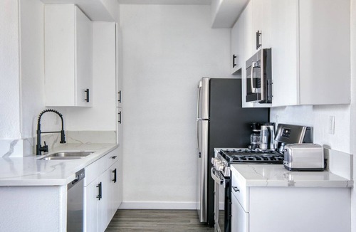 Mar Vista Apartment | Ideal Mar Vista 2BR w/ W/D, nr restaurants & shops, by Blueground