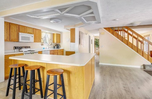 Trendwood and Frankline Square Bed & Breakfast | Ideally Located Westminster Home - Sleeps 13!