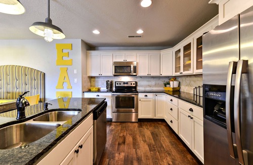St. George Condo | IMMACULATE COMPLETELY UPGRADED-NEW FURNITURE*SLEEPS 16 IN BEDS, PRIVATE HOT TUB