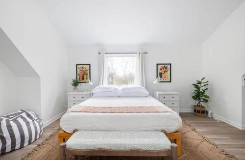 Thompson's Station House | Immaculate Sleeps 8 Fire pit Grill Fam Amenities