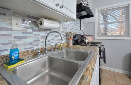 Carrboro Cottage | In the heart of Chapel Hill Walk to UNC & cafés! 3 Bedroom House